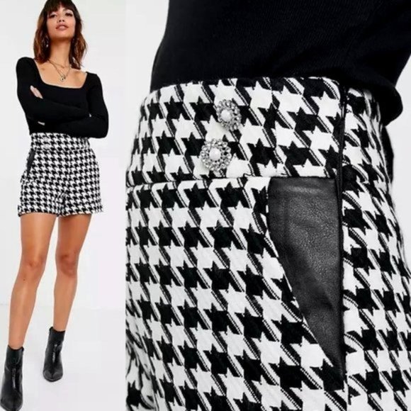 💥CHIC & SEXY💥Tweed, Leather & Buttons Shorts in Black/White Houndstooth